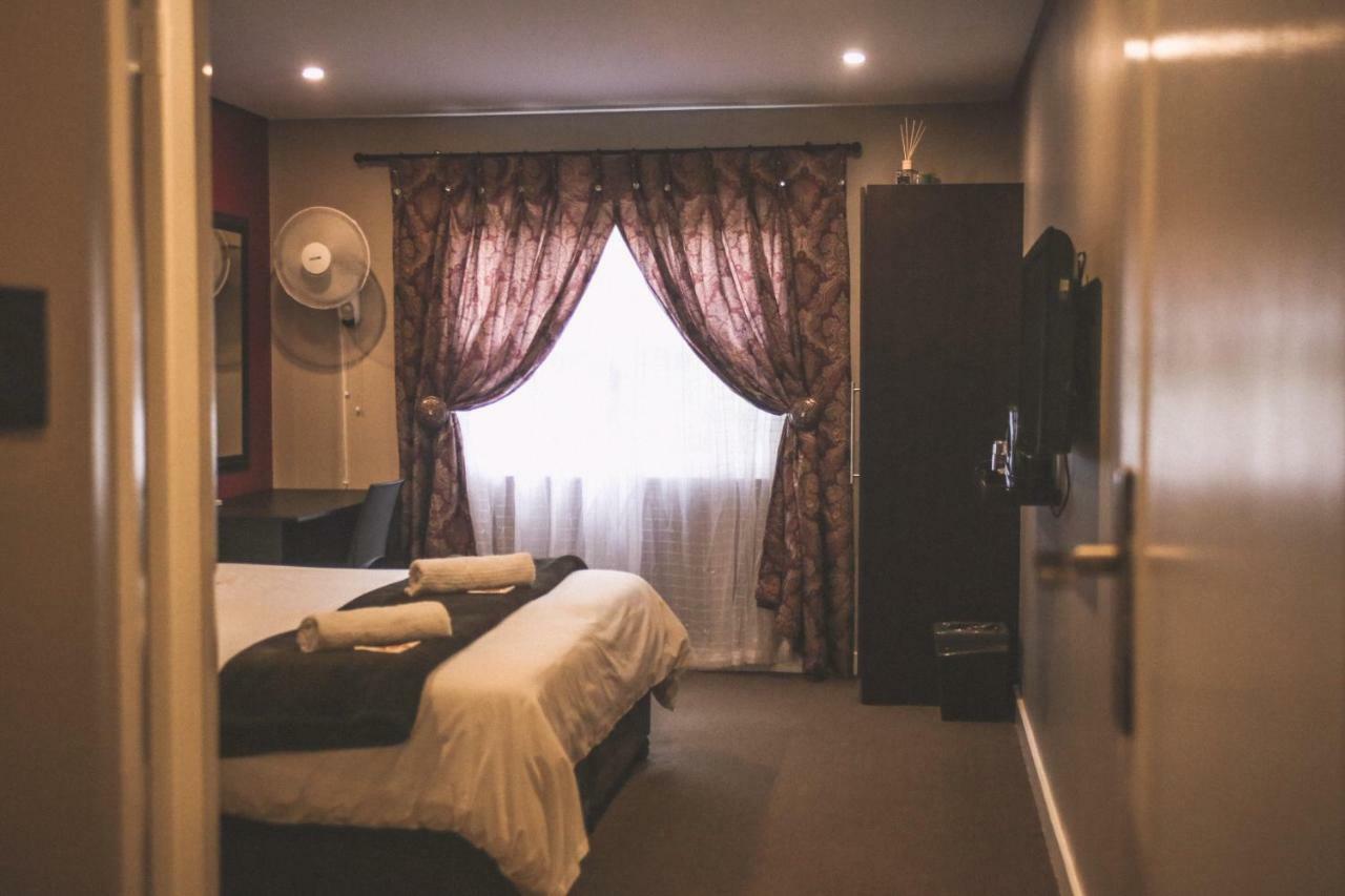 Biggy Best Boutique Hotel & Self Catering Cottages Хоуик Екстериор снимка
